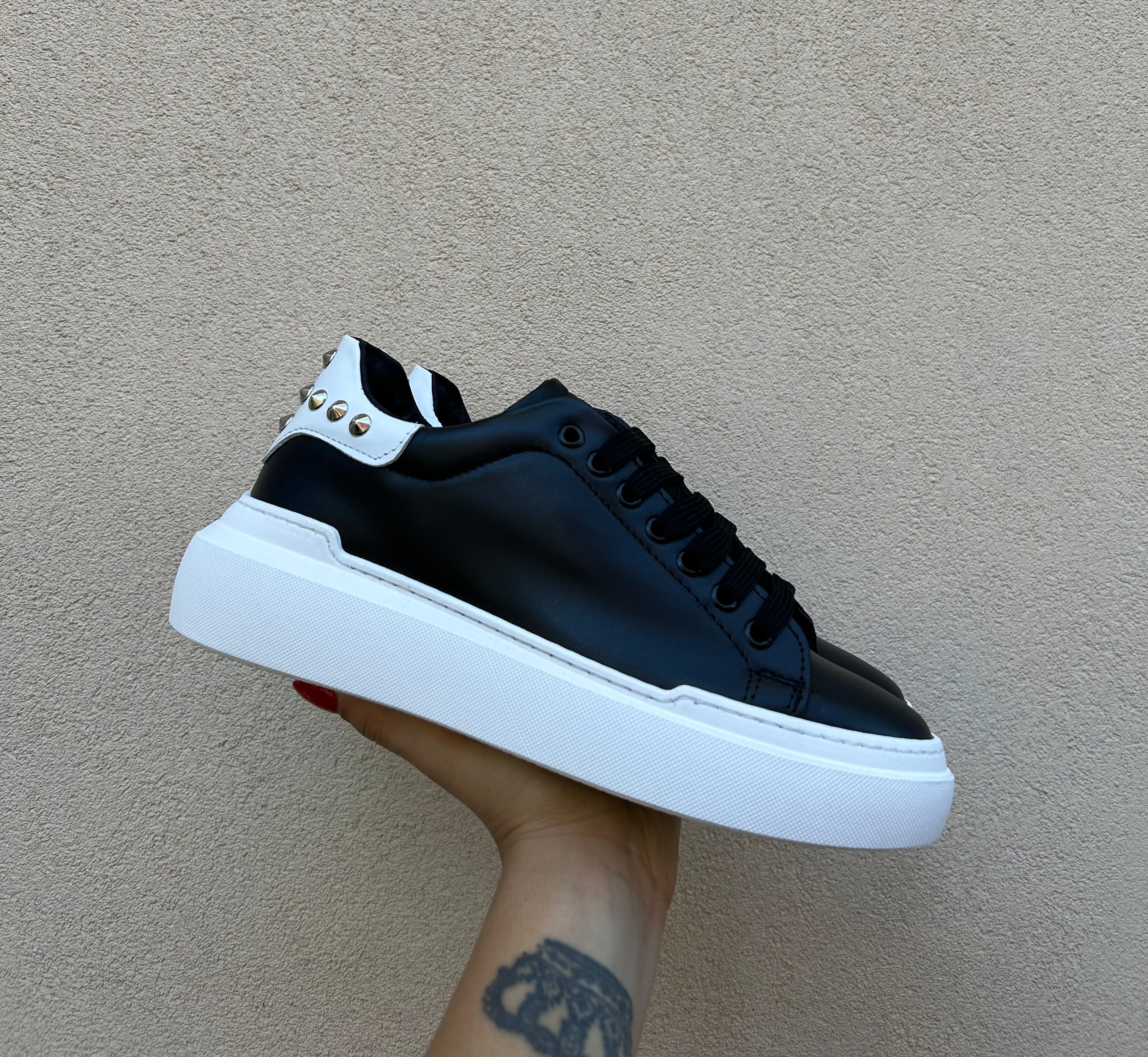 SNEAKERS BORCHIATA NERA